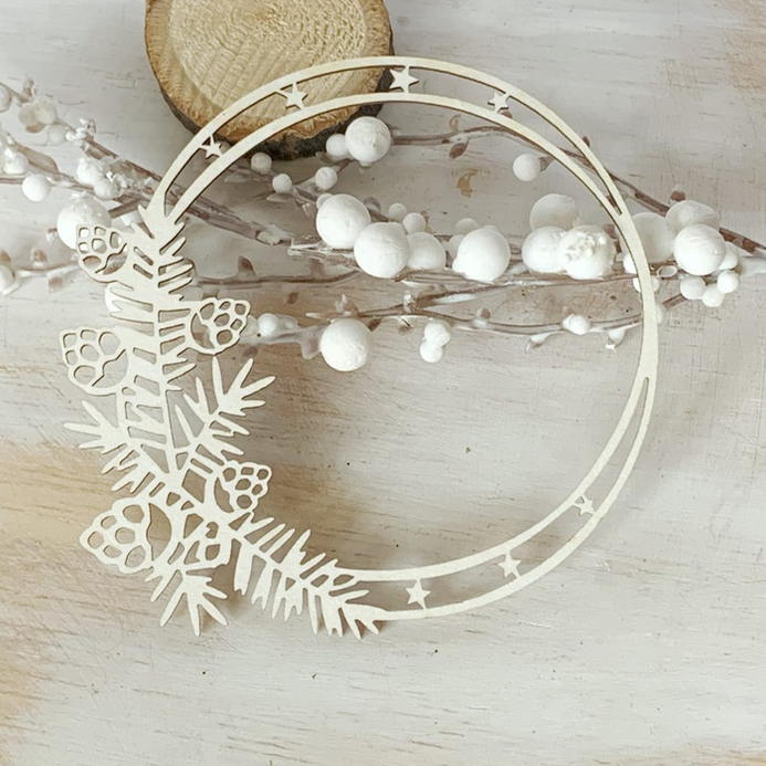 Чипборд LeoMAMMY "Новогодний веночек с шишечками"