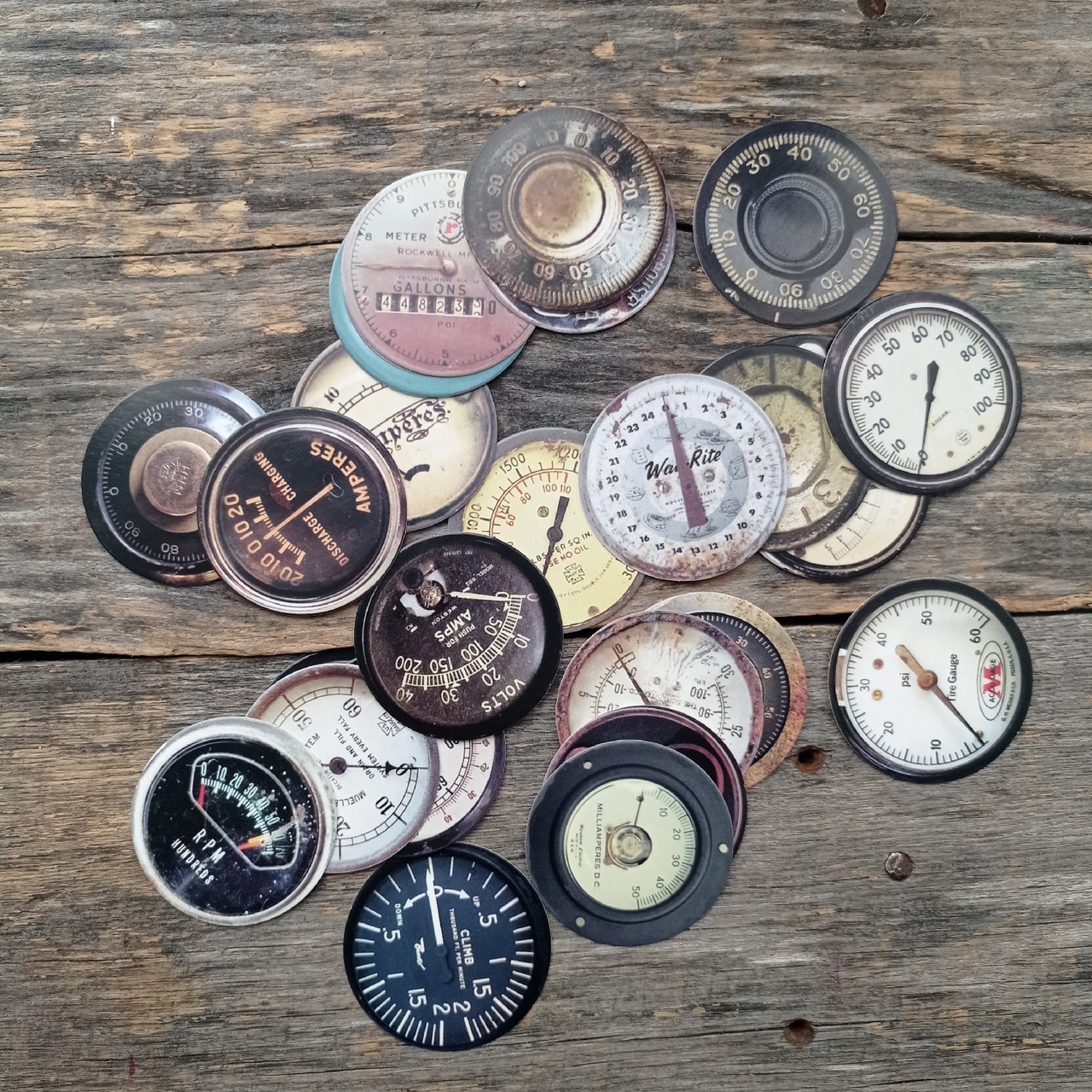 Набор высечек "Циферблаты и Спидометры"