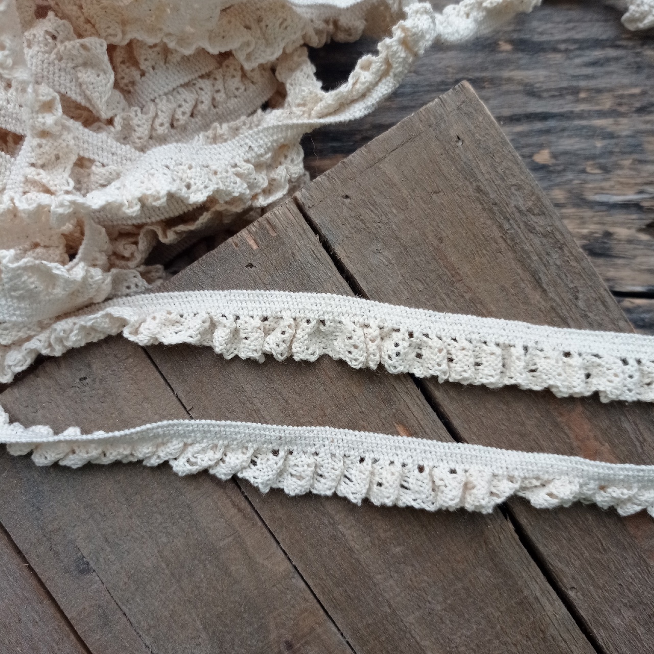 Кружево вязаное резинка 1,3см "Рюши" Крем