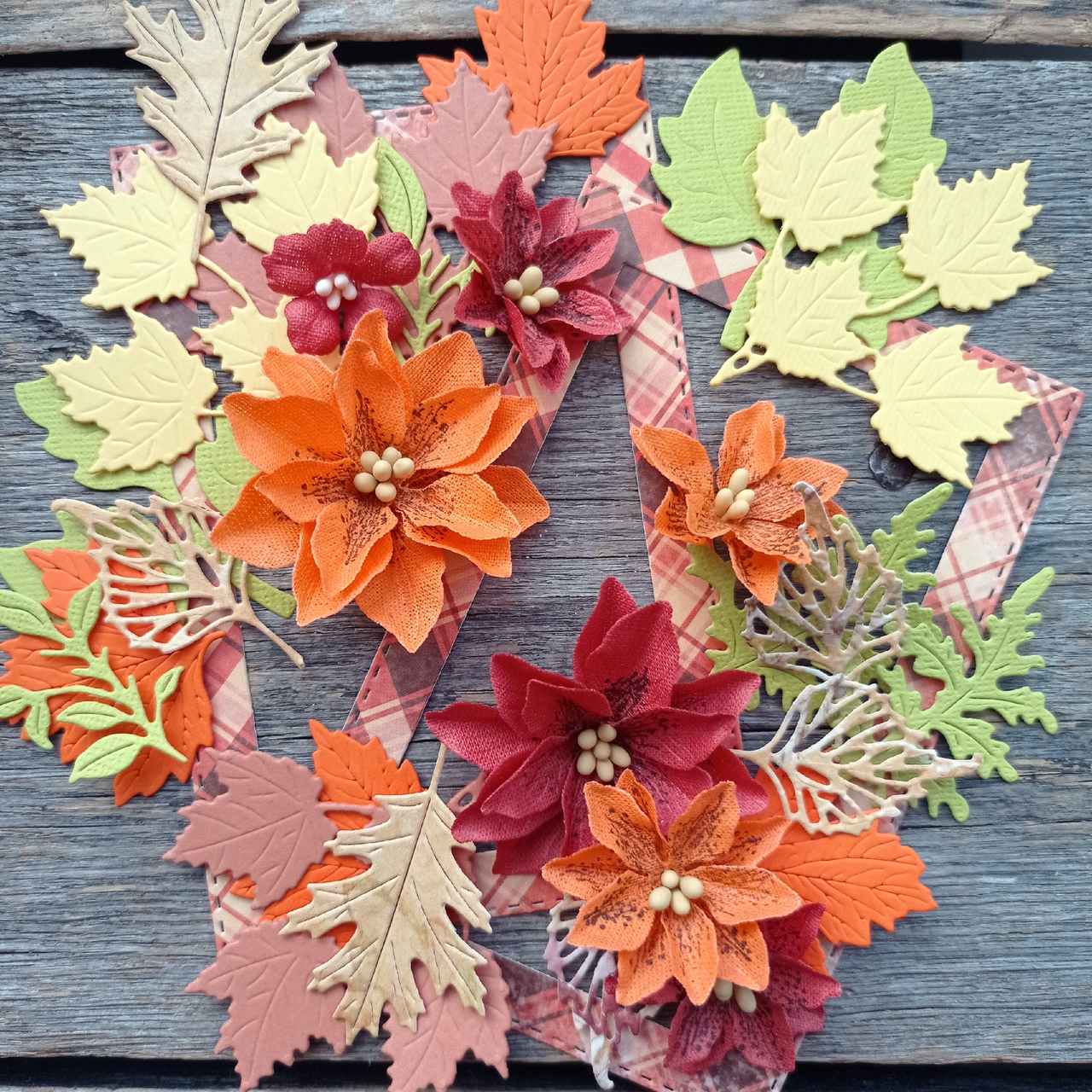 Набор тканевых цветов и бумажной вырубки "Сочная осень"