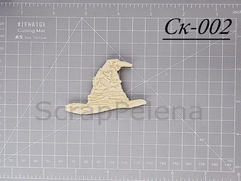 Пластиковая фигурка "Распределяющая шляпа"