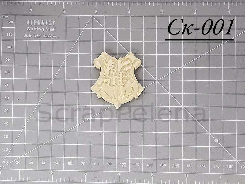 Пластиковая фигурка "Герб Хогвартса"