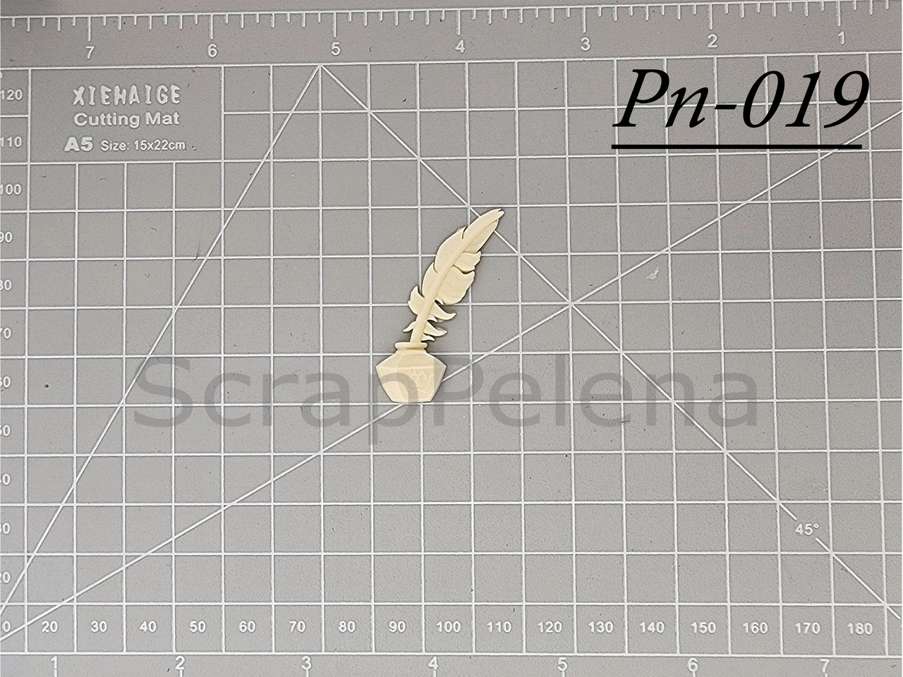 Пластиковая фигурка "Чернильница с пером"