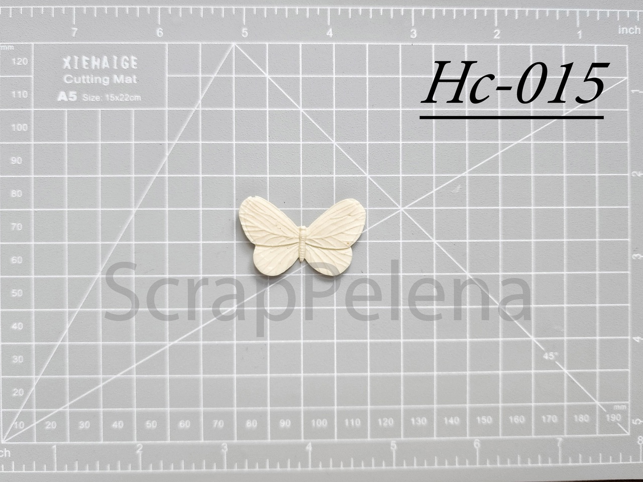 Пластиковая фигурка "Бабочка капустница"