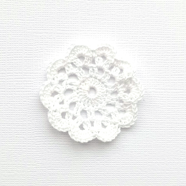 Салфетка ажурная ручной работы Белая пушинка 5 см