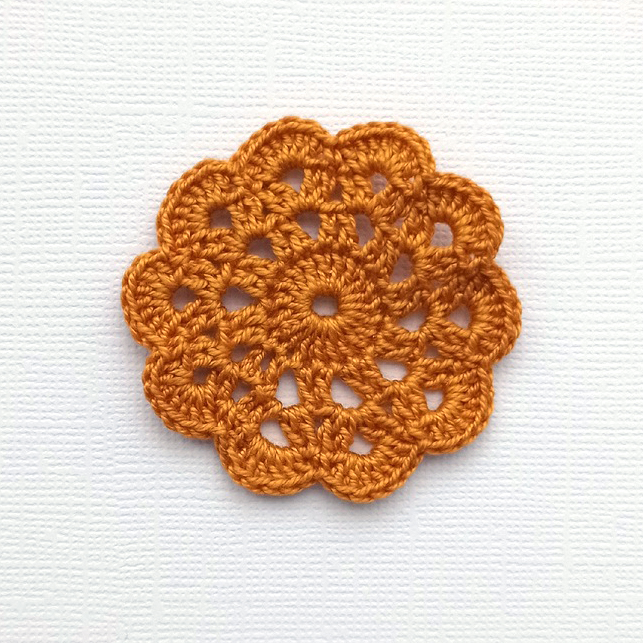 Салфетка ажурная ручной работы Охра 5 см