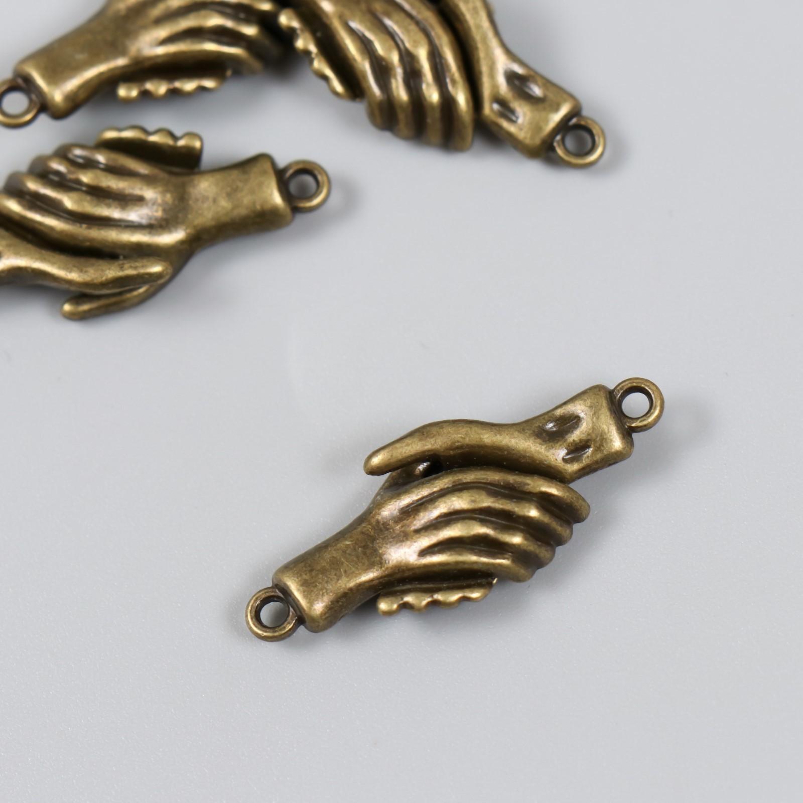 Магнит-подвеска/ магнитный замочек 2см Руки Бронза (2 части)