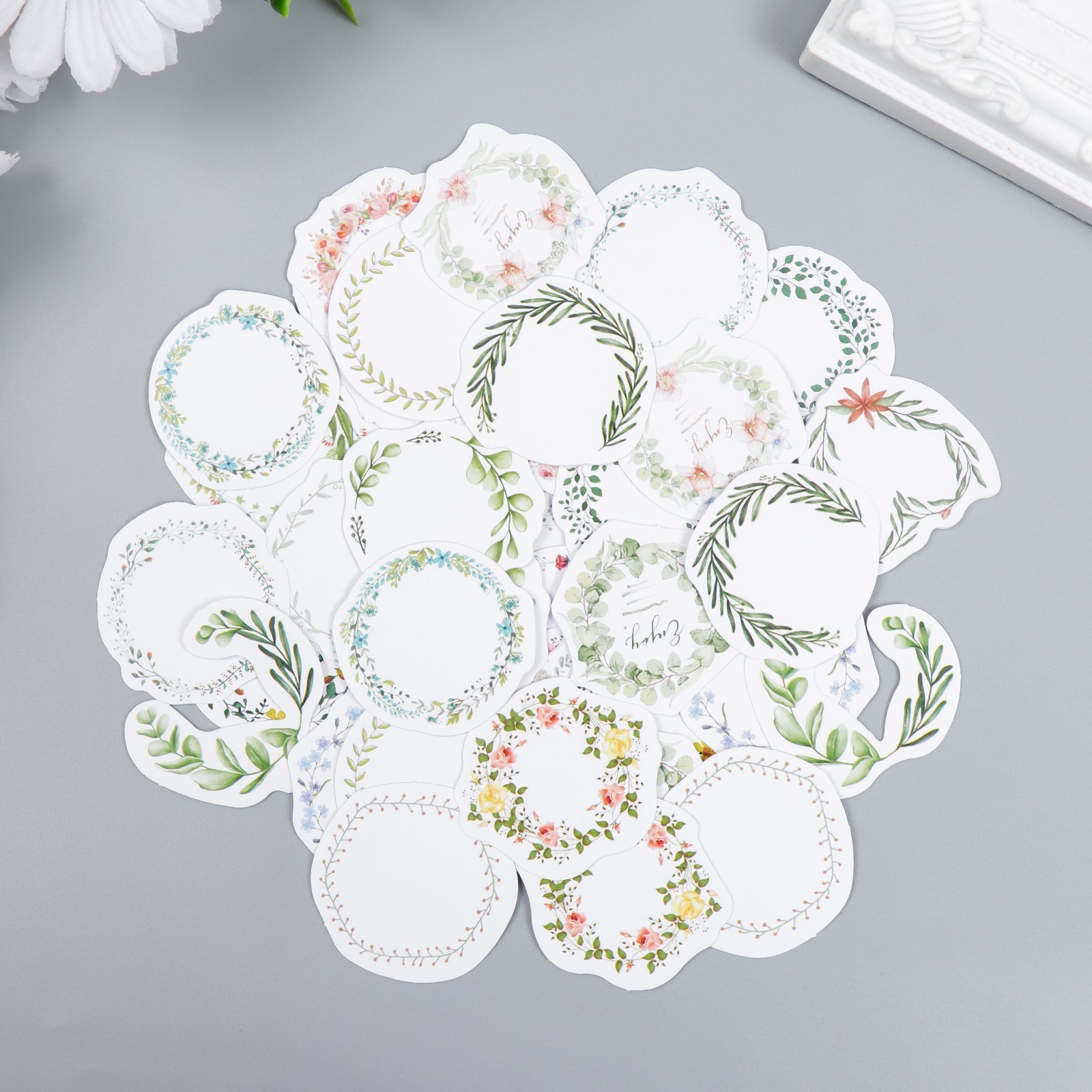 Наклейки в коробочке "Венки"