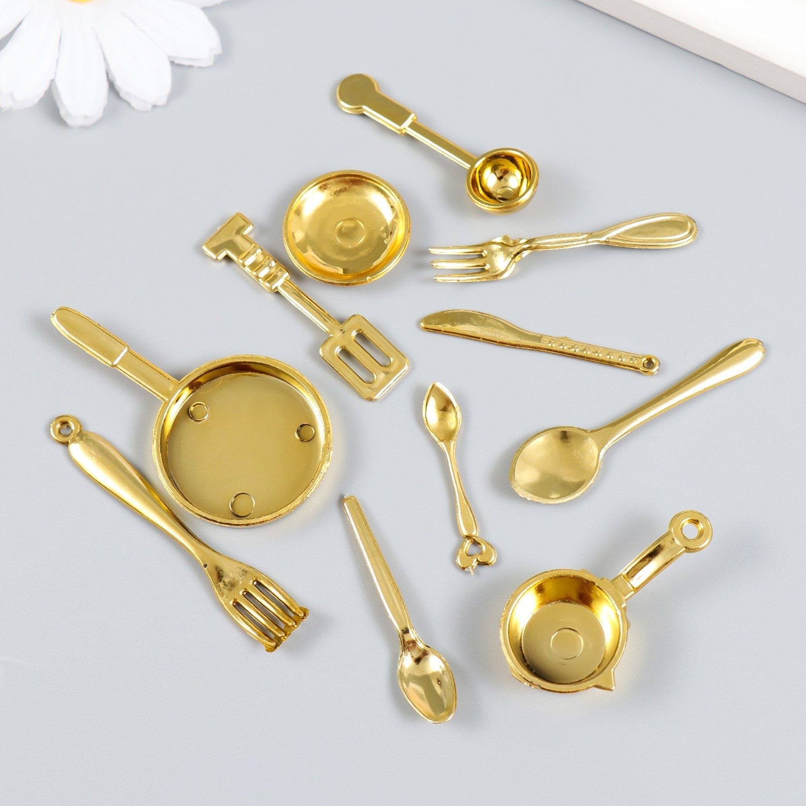 Декор пластиковый "Кухонная утварь" 11 предметов Золото