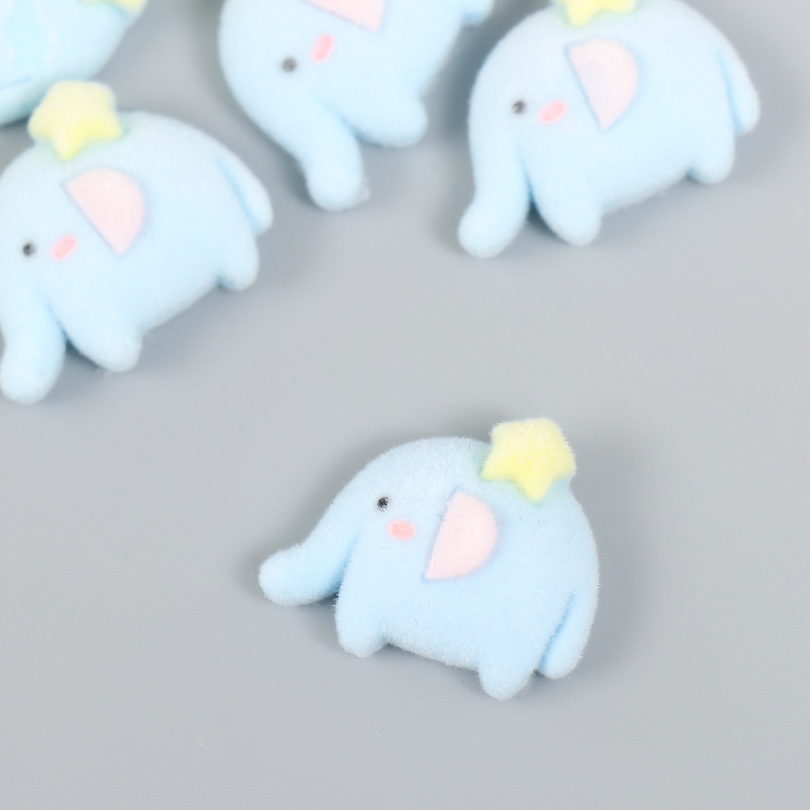 Декор пластиковый с бархатным напылением "Голубой мамонтёнок" (464)