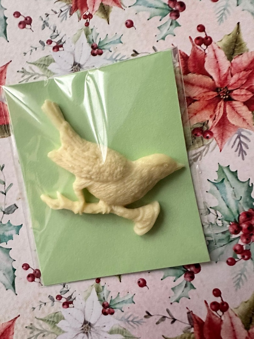 Пластиковый декор "Птичка на веточке"