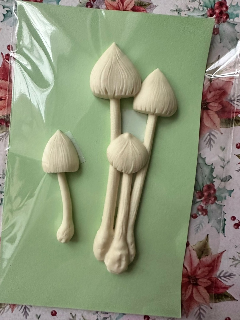 Пластиковый декор "Поганки длинные"