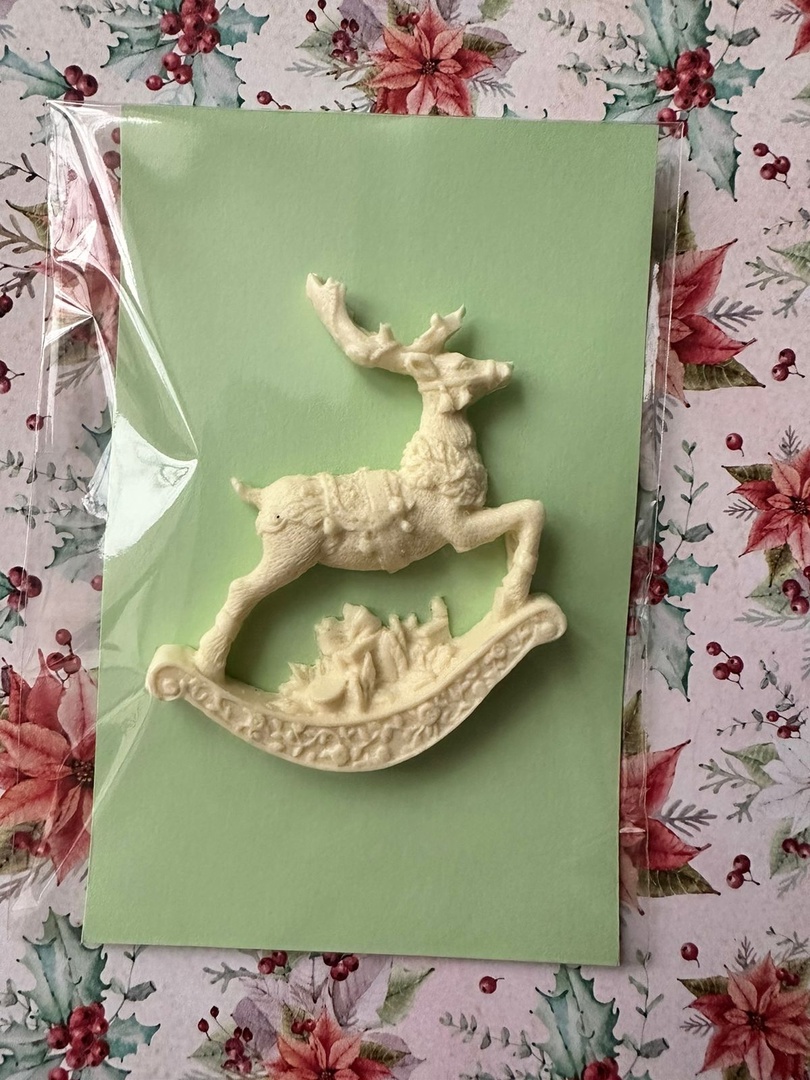 Пластиковый декор "Олень-качалка"