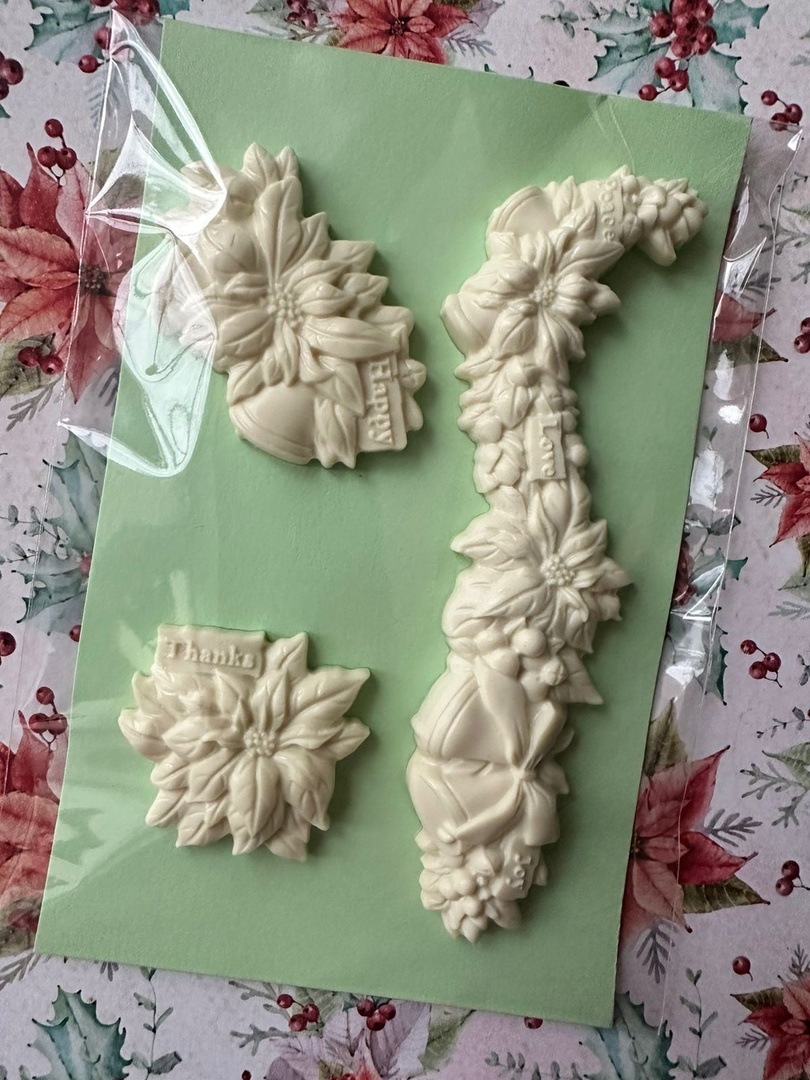 Пластиковый декор "Гирлянда из пуансеттий с колокольчиками" 3 эл