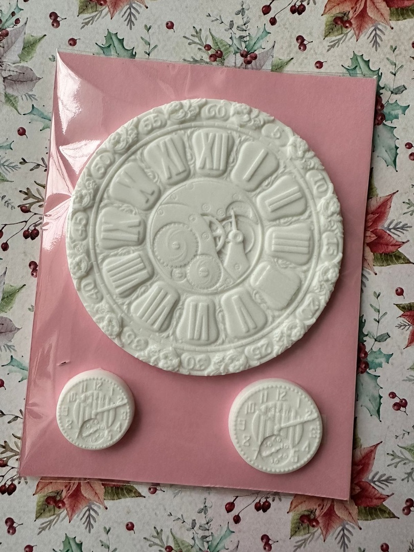 Пластиковый декор "Часы большие"