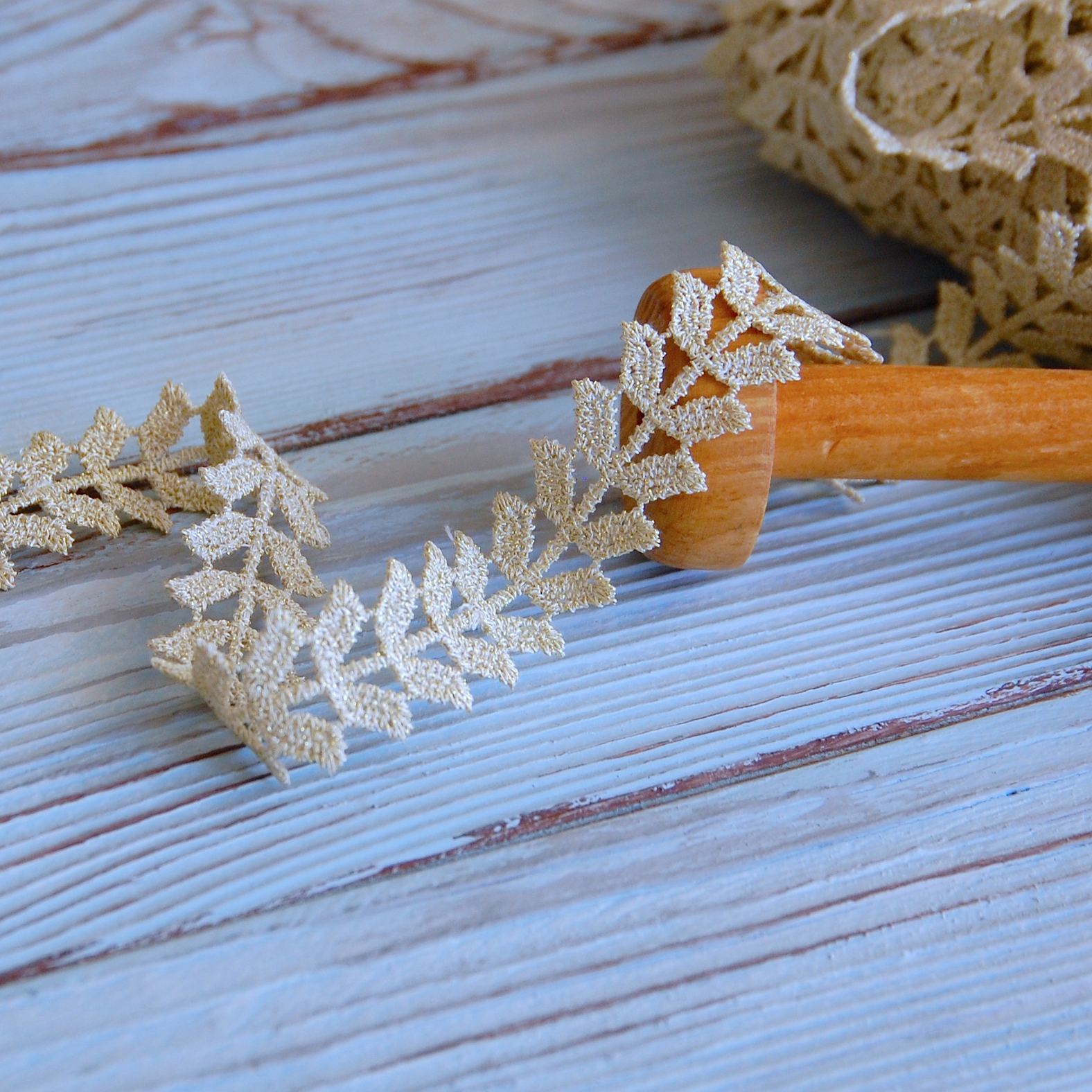 Тесьма с золотым люрексом "Афродита"