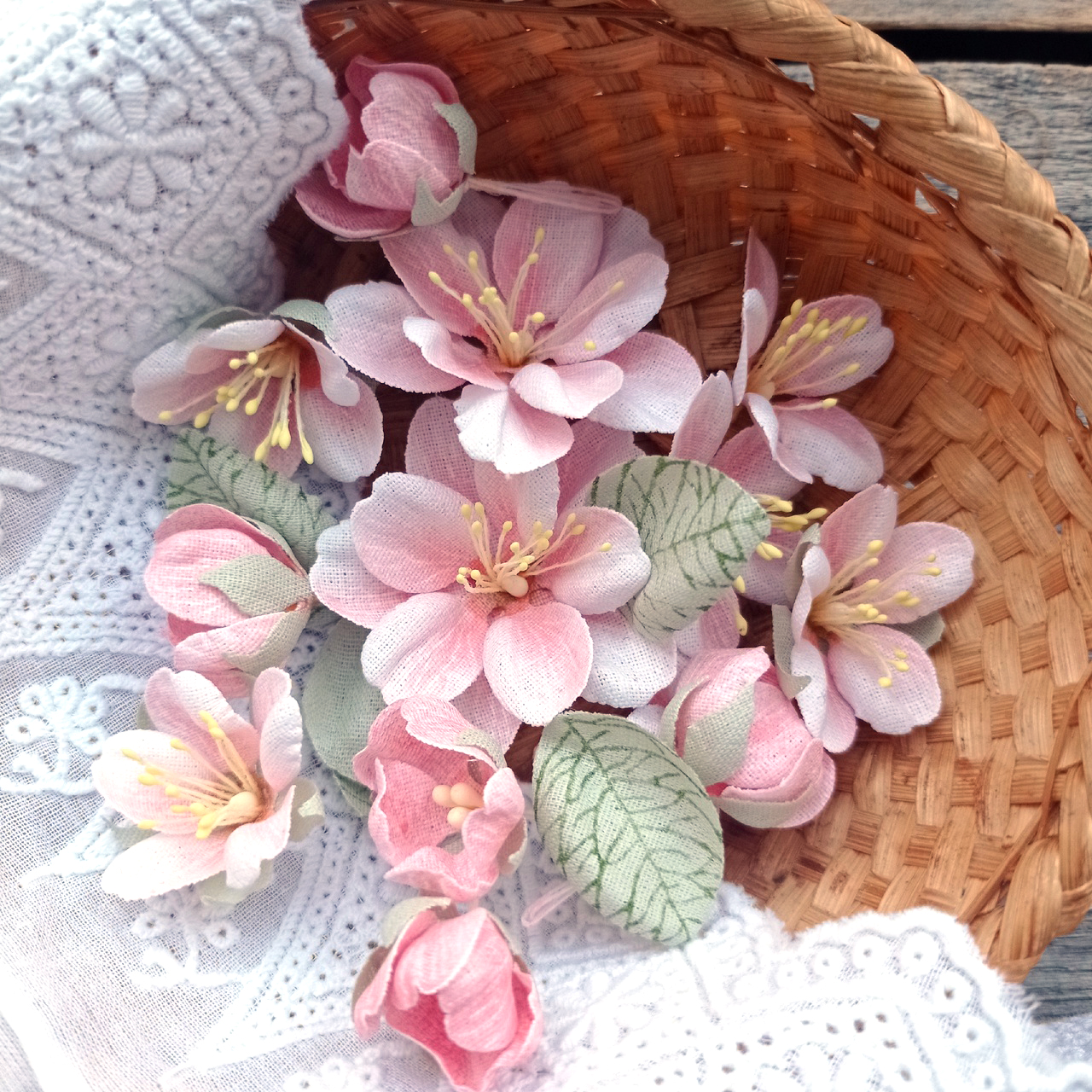 Набор цветов из ткани "Яблоневый цвет"