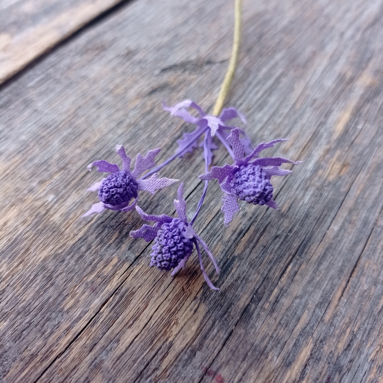 Веточка "Чертополох" Фиолетовый 3 соцветия с чашелестиками (средний)