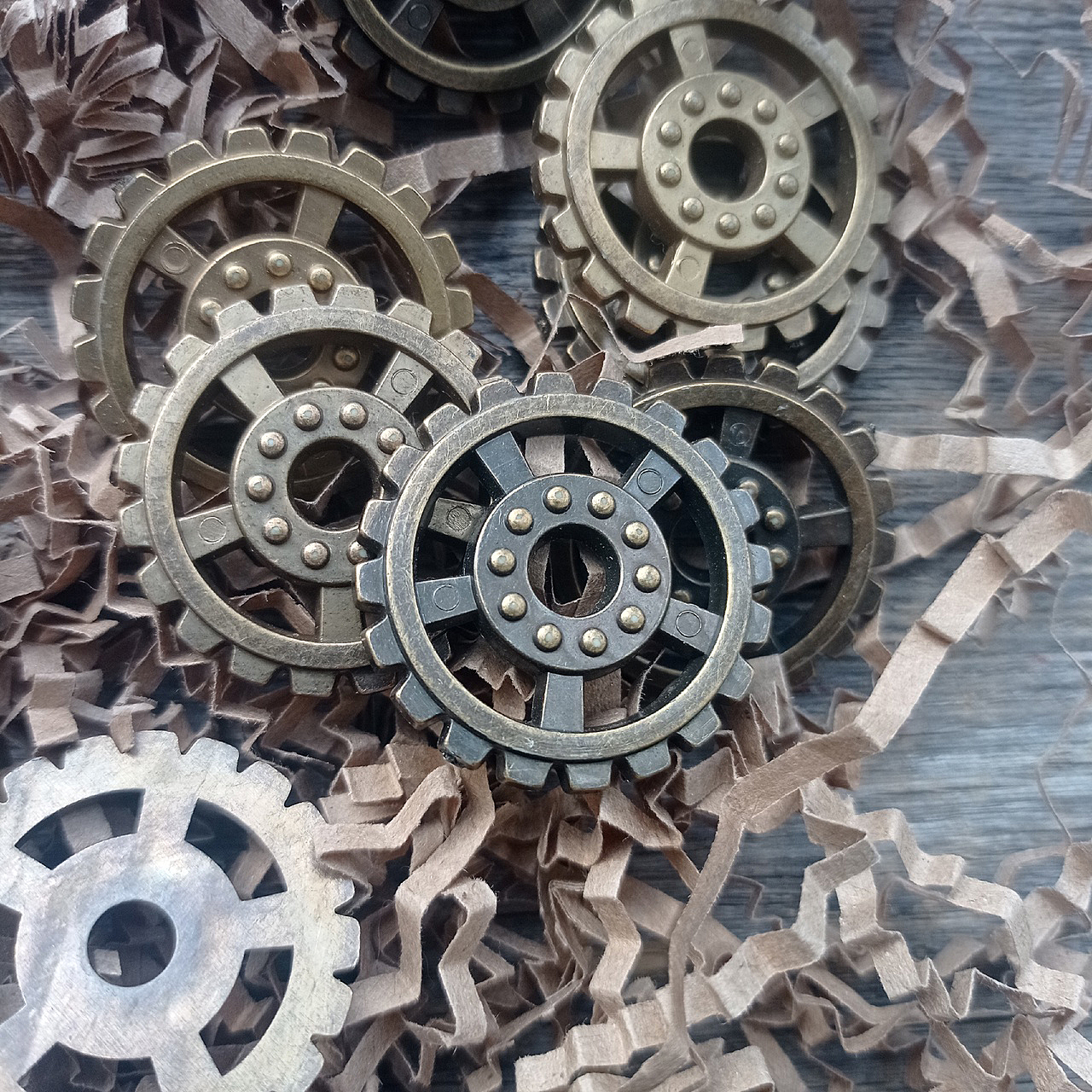 Декор из пластика под металл "Шестерёнка большая" (299)