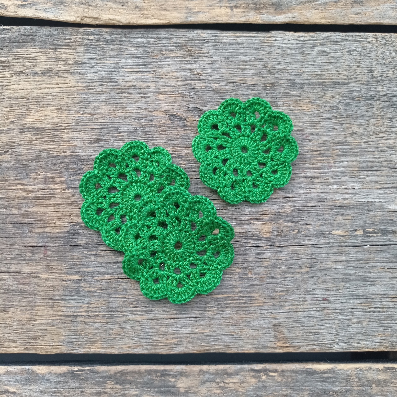 Салфетка ажурная ручной работы Зелёная 5 см