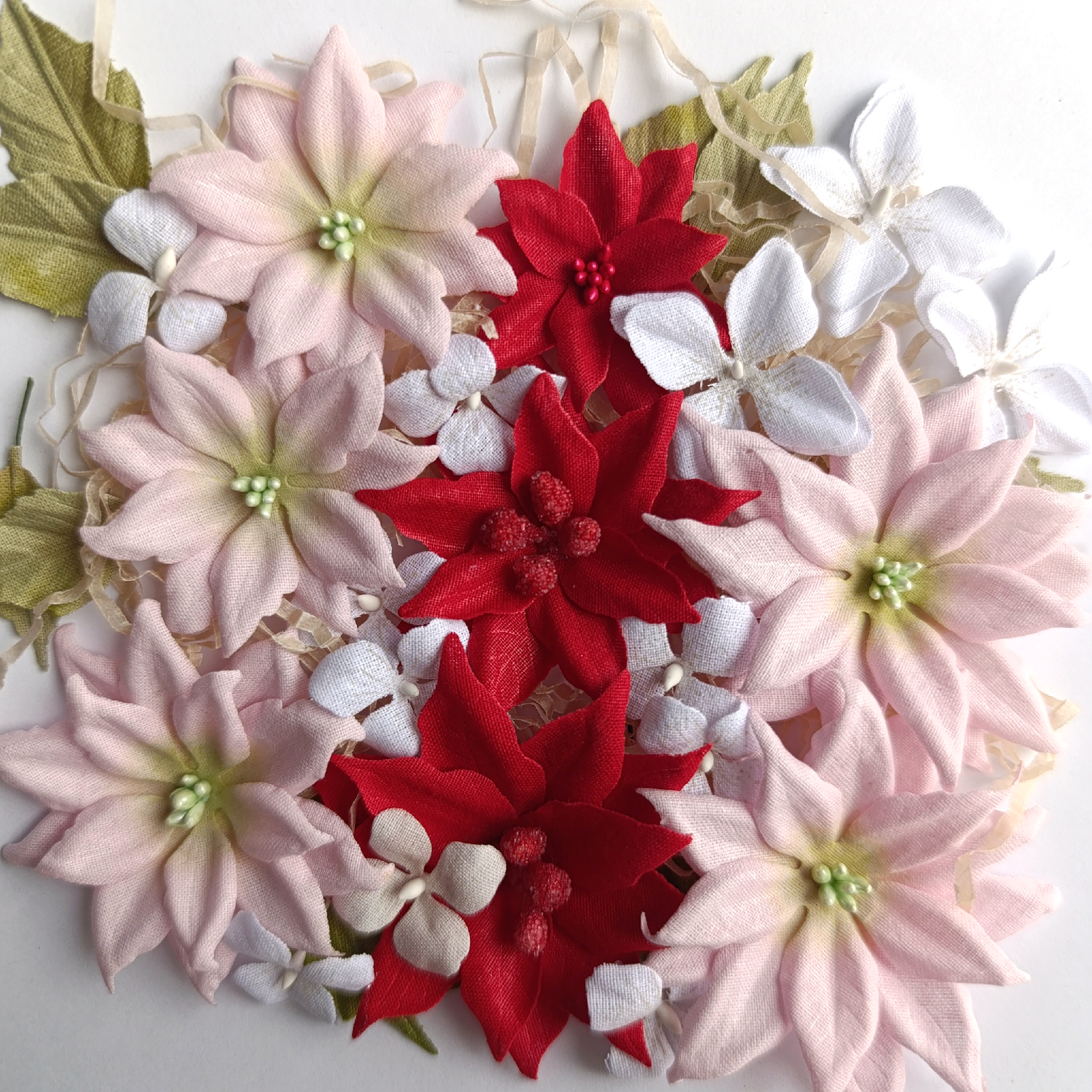 Цветы из ткани от Юли Черновой "Страcть и нежность" пуансеттии