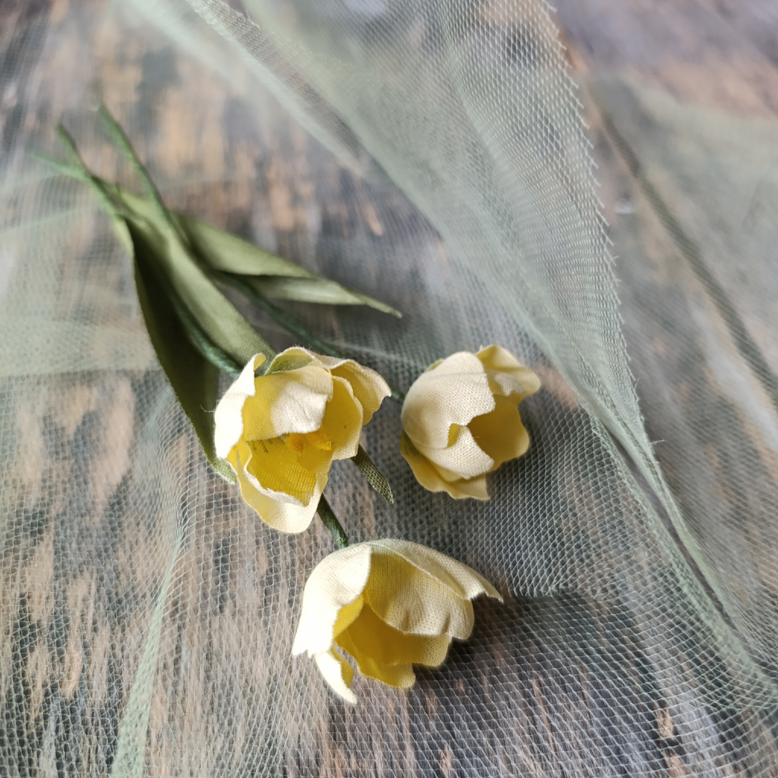 Тюльпан из ткани от Юли Черновой Жёлтый