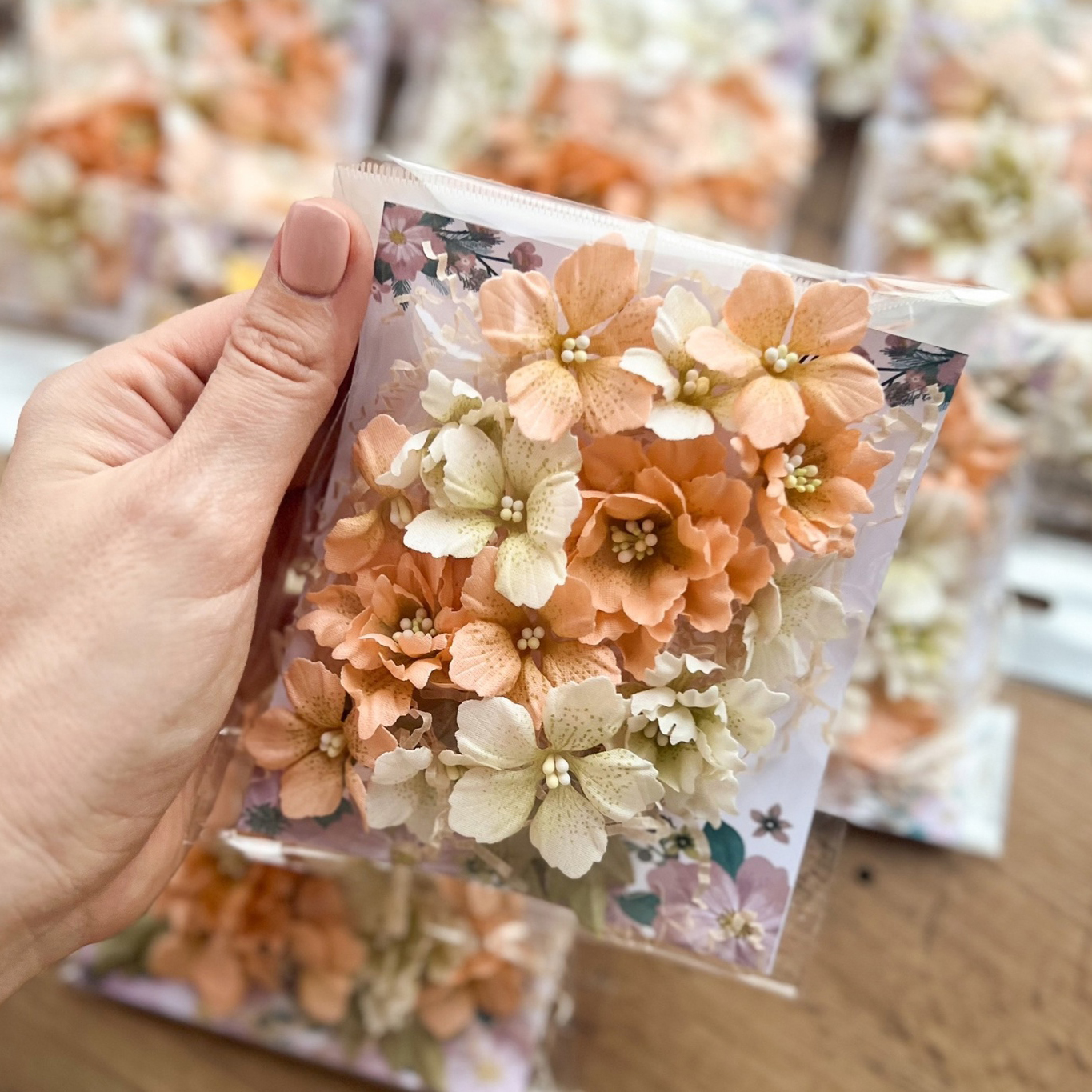 Цветы из ткани от Оли Починковой "Абрикосовая палитра"