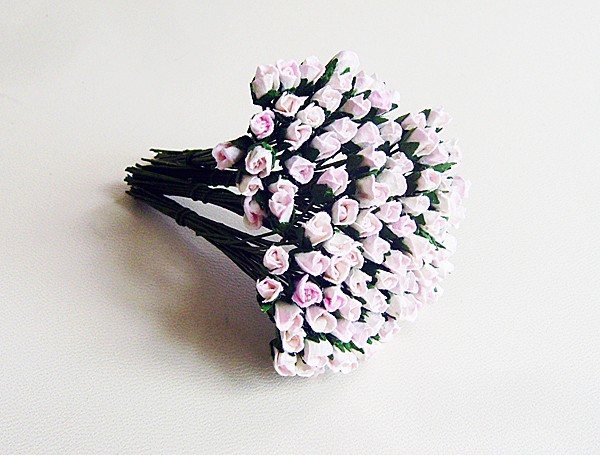 Букет микро-бутонов роз полуоткрытых, 25 штук, цвет бело-розовый