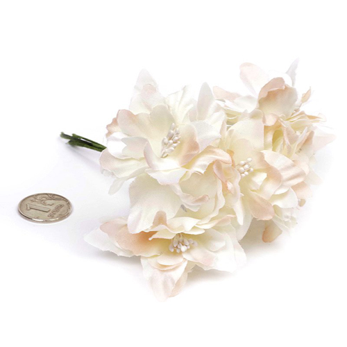 Букет тканевых лилий, цвет кремовый с персиковым.